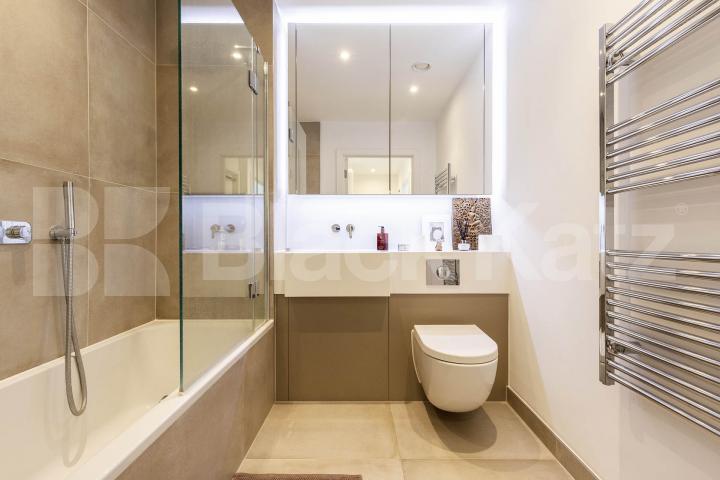 New Development 2 bed 2 bath with large balcony close to kings cross Market Road, Caledonian Road